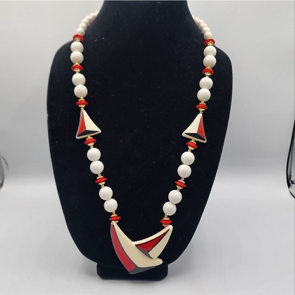 Vintage red white & gold beaded necklace